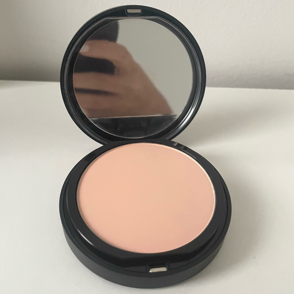 bareMinerals Barepro Performance Wear Powder Foundation 0.34 Oz - Porcelain 0.5